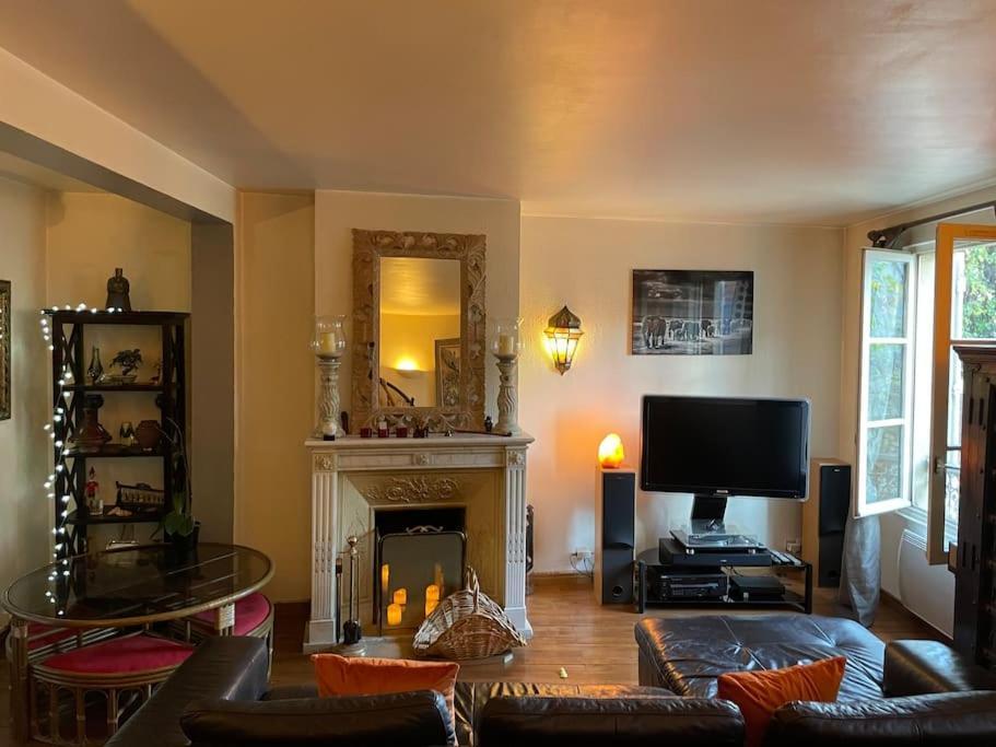 סנליס Appartement Sur Le Parvis De La Cathedrale מראה חיצוני תמונה