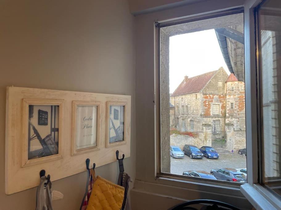 סנליס Appartement Sur Le Parvis De La Cathedrale מראה חיצוני תמונה