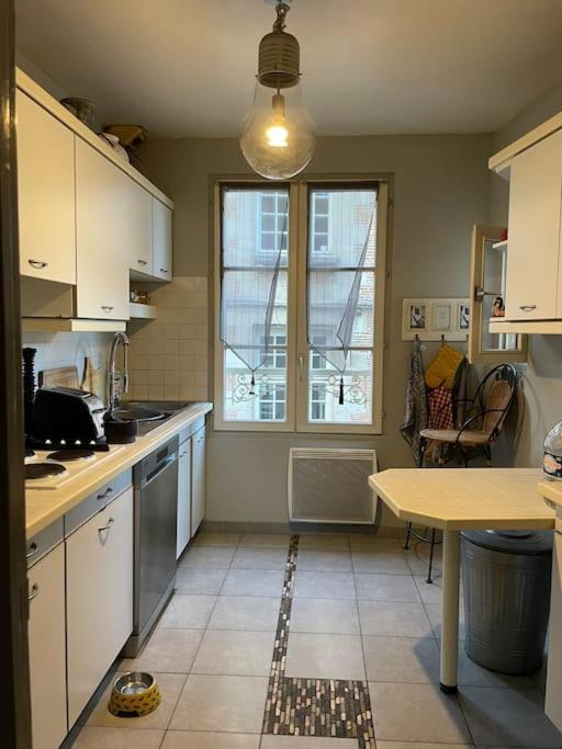 סנליס Appartement Sur Le Parvis De La Cathedrale מראה חיצוני תמונה